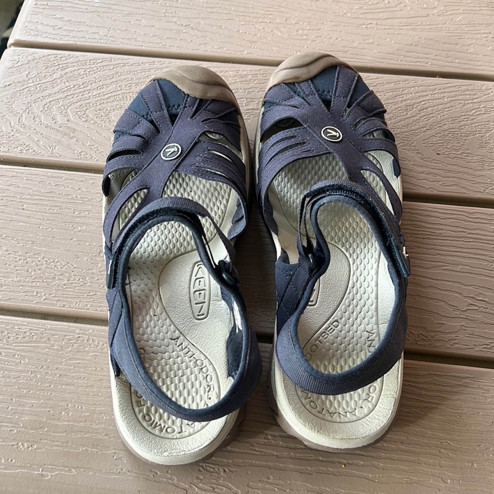 Navy Keen Rose style sandals
